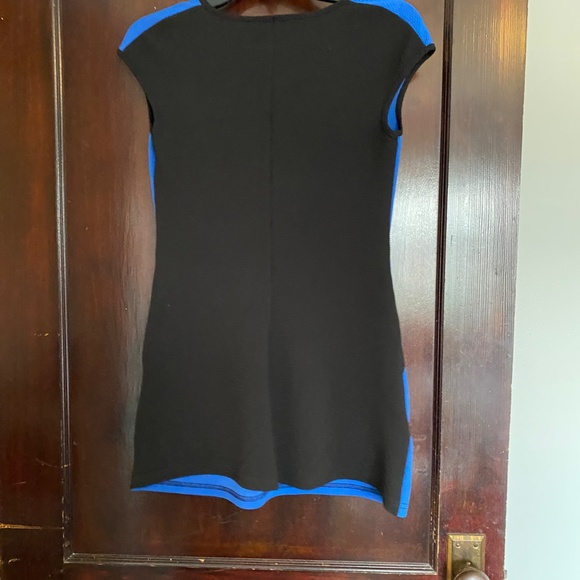 Blue/Black Sleeveless Tunic - Picture 2 of 7